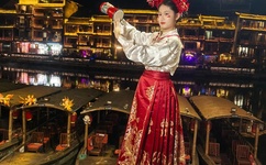 WRITE AS红肿双丘